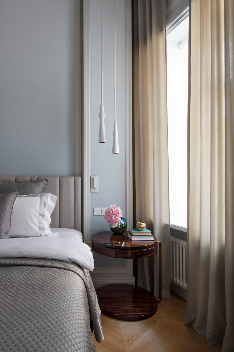 Фотография: Спальня в стиле Современный, Квартира, Проект недели, Москва, Кирпичный дом, 3 комнаты, Более 90 метров, Студия TS Design, Тарас Безруков, Стас Самкович, #эксклюзивныепроекты – фото на INMYROOM