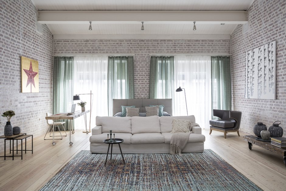 Фотография: Гостиная в стиле Скандинавский, Эклектика, Проект недели, Дом и дача, Московская область, Ирина Лаврентьева, Таунхаус, Анастасия Каменских, Кирпичный дом, 4 и больше, Более 90 метров – фото на INMYROOM