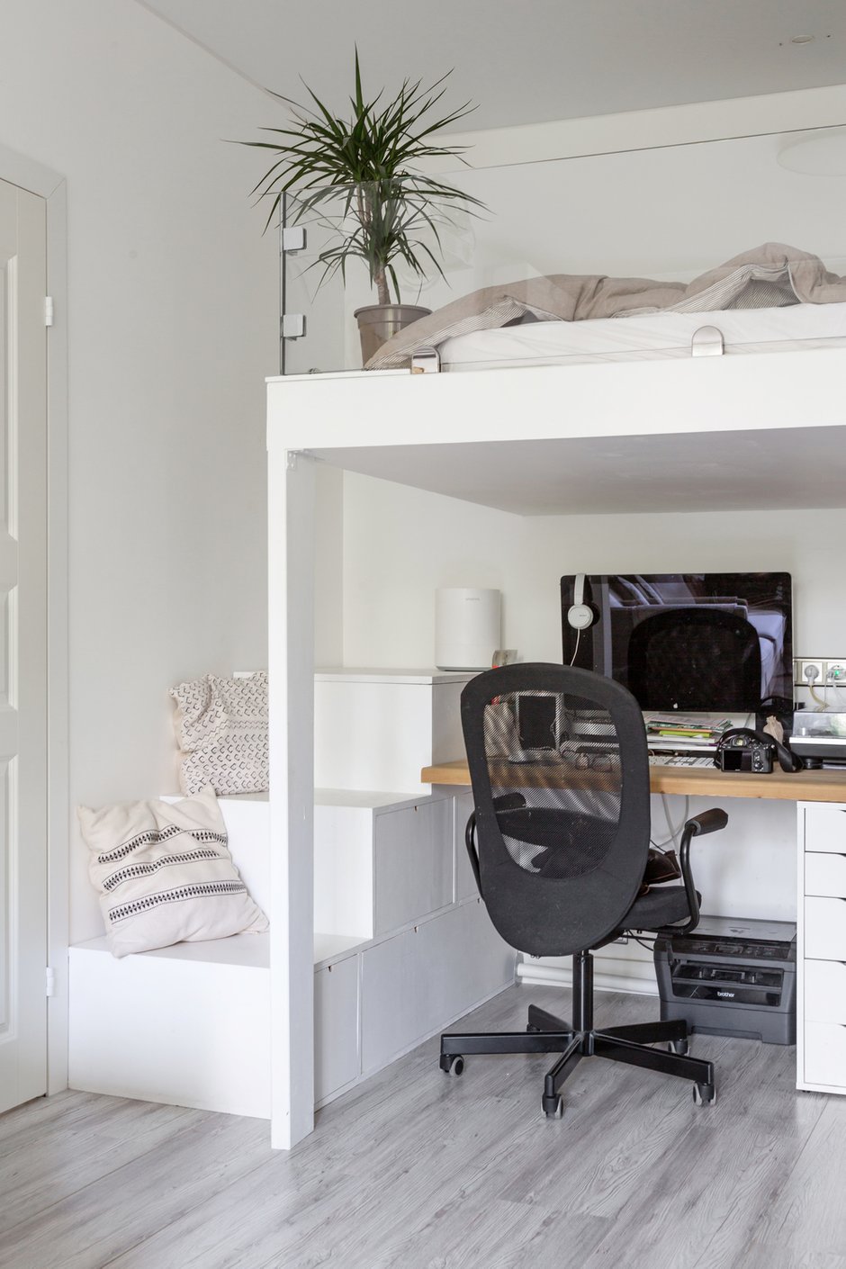 Фотография: Кабинет в стиле Скандинавский, Квартира, Белый, Проект недели, Москва, Серый, Коричневый, Герой InMyRoom, Хрущевка, 2 комнаты, 40-60 метров, I-511, Даша Третьякова – фото на INMYROOM