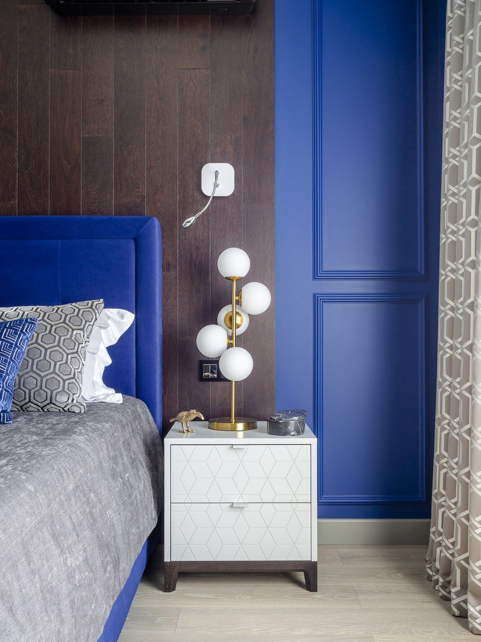 В интерьере использовали мебель российских производителей, в том числе красивые тумбы и комод The Idea.