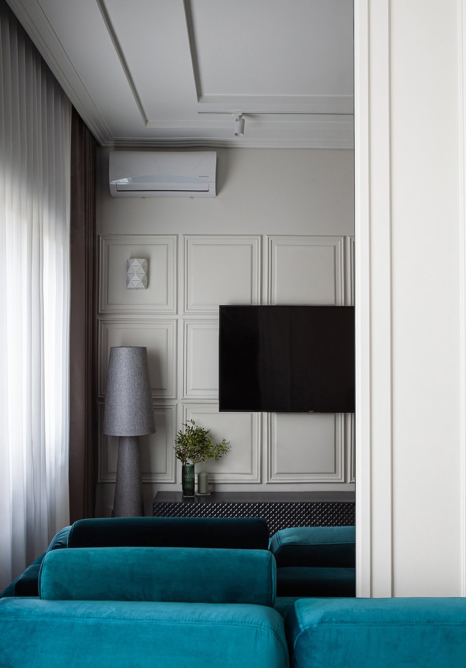 Фотография: Гостиная в стиле Современный, Классический, Проект недели, Бежевый, Синий, Серый, Санкт-Петербург, 4 и больше, Более 90 метров, Алена Шишкина – фото на INMYROOM