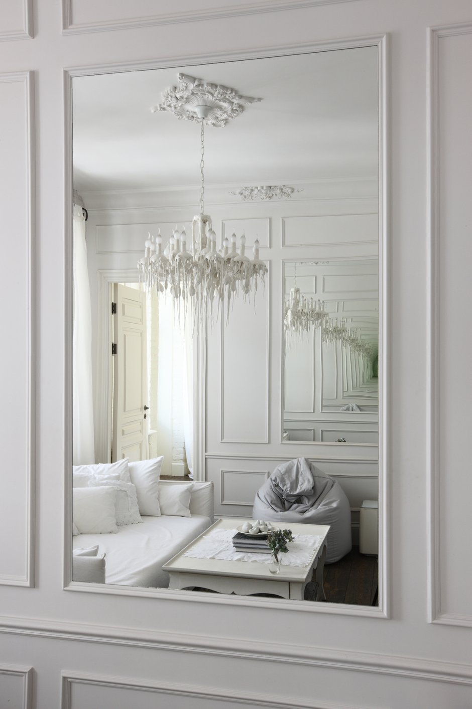 Фотография: Гостиная в стиле Скандинавский, Современный, Эклектика, Квартира, Белый, Проект недели, Москва, Анастасия Комарова, Старый фонд, Кирпичный дом, 4 и больше, 60-90 метров – фото на INMYROOM