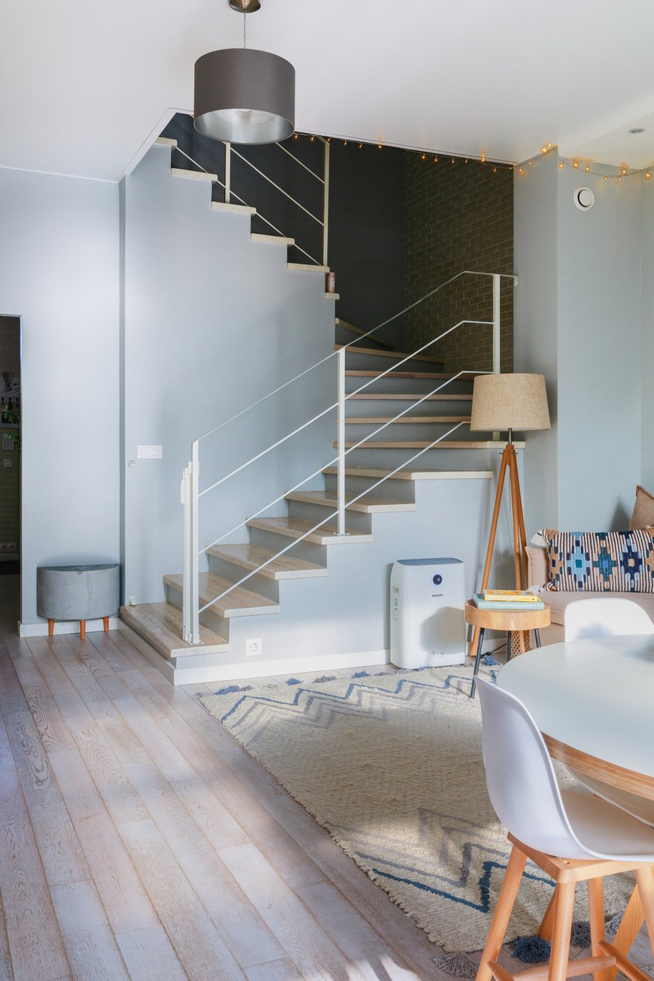 Фотография: Гостиная в стиле Скандинавский, Современный, Проект дня, Холодильник, Дом и дача, Samsung, Таунхаус, 4 и больше, Более 90 метров – фото на INMYROOM