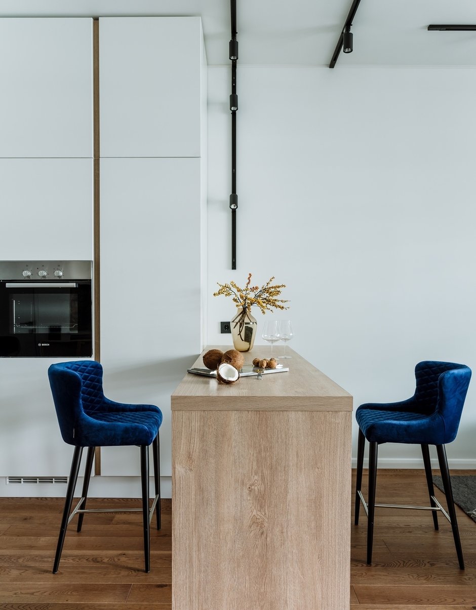 Фотография: Кухня и столовая в стиле Современный, Квартира, Проект недели, Москва, Монолитный дом, 2 комнаты, 60-90 метров, Studio DA – фото на INMYROOM