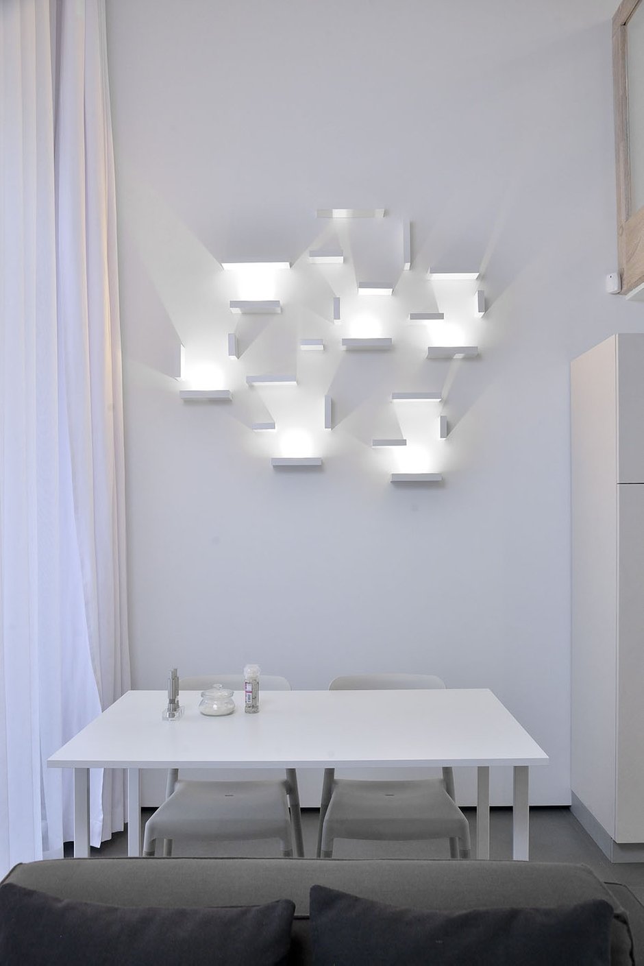 Фотография: Кухня и столовая в стиле Минимализм, Квартира, Проект недели, Эко, Челябинск, новостройка, двухэтажная квартира, Юлия Фалькова, «Любимый дом», Монолитный дом, 2 комнаты, Более 90 метров – фото на INMYROOM