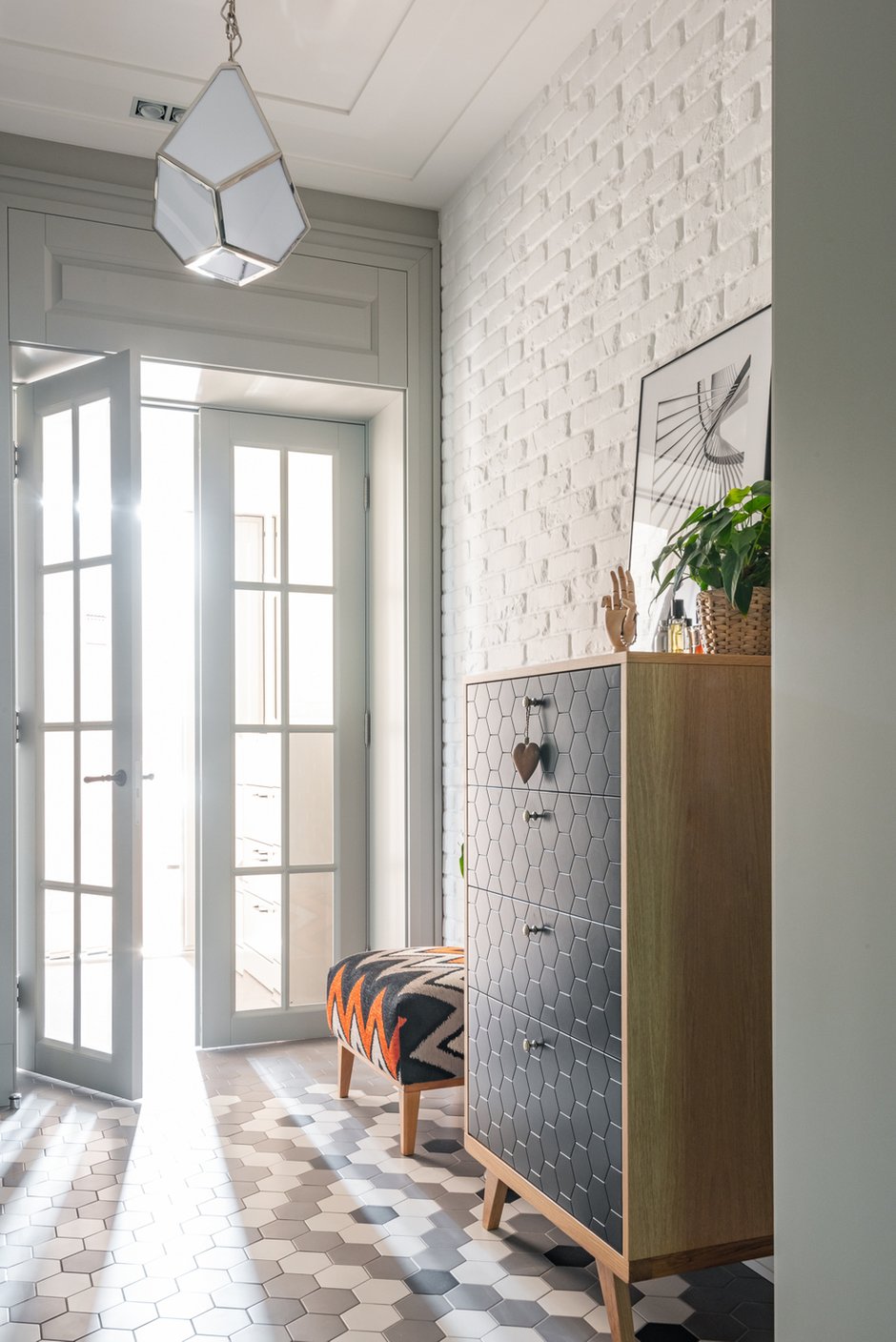 Фотография: Прихожая в стиле Современный, Эклектика, Квартира, Проект недели, Екатеринбург, 4 и больше, Более 90 метров, Ксения Ерлакова – фото на INMYROOM