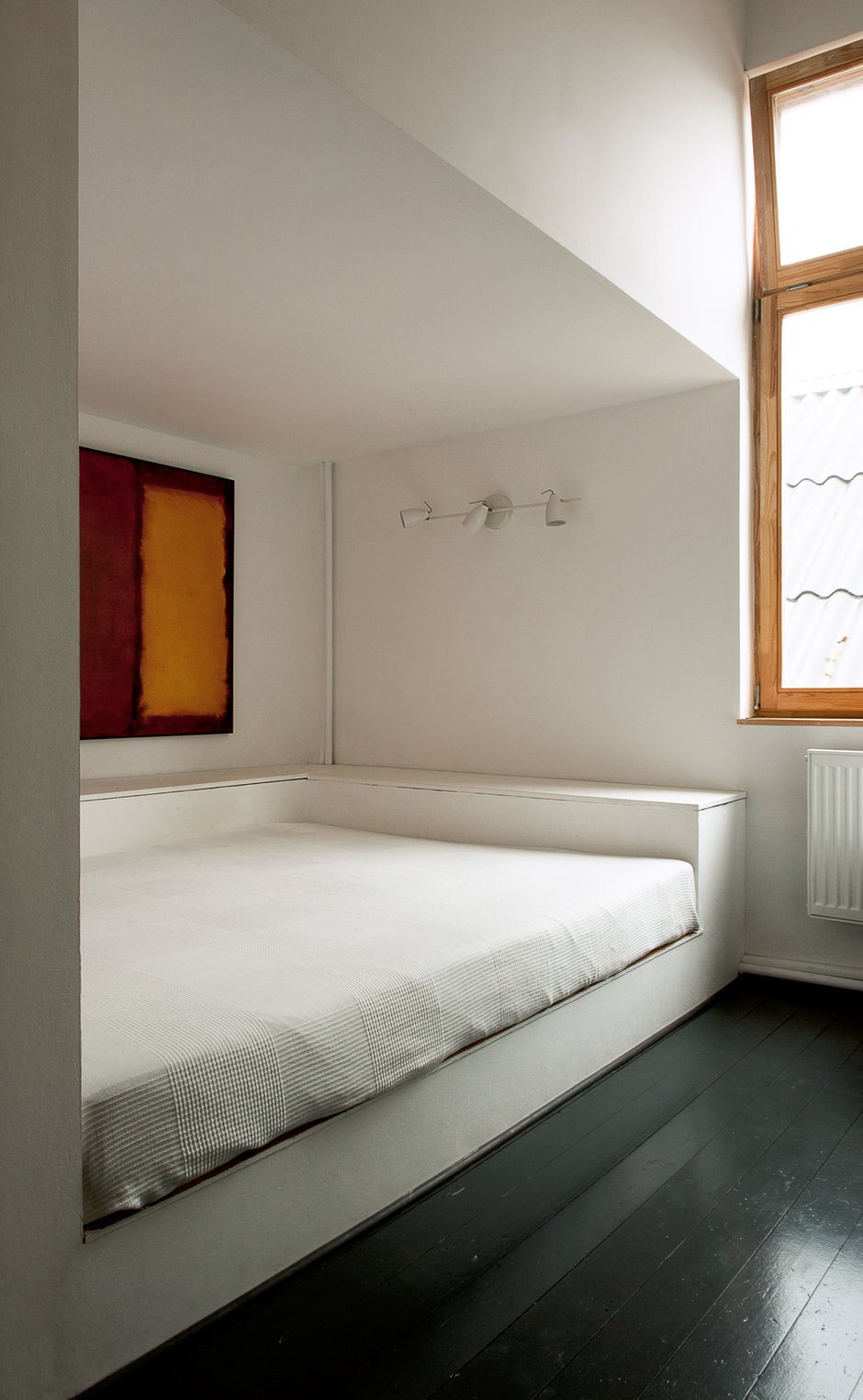 Фотография:  в стиле , Современный, Дом, Белый, Проект дня, Черный, Зеленый, Желтый, Дом и дача, Московская область, Лапино, Le Atelier, как оформить маленький дом, как построить маленький дом, проект маленького дома, маленький загородный дом – фото на INMYROOM