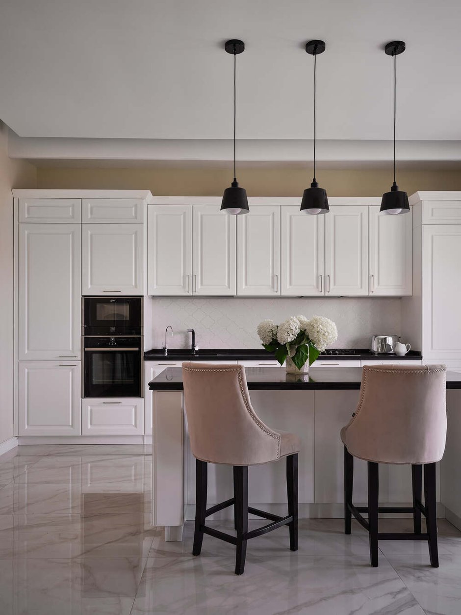 Фотография: Кухня и столовая в стиле Классический, Современный, Дом, Проект дня, Москва, Дом и дача, Блочный дом, 4 и больше, Более 90 метров, классический с современными элементами, Екатерина Бачурина – фото на INMYROOM