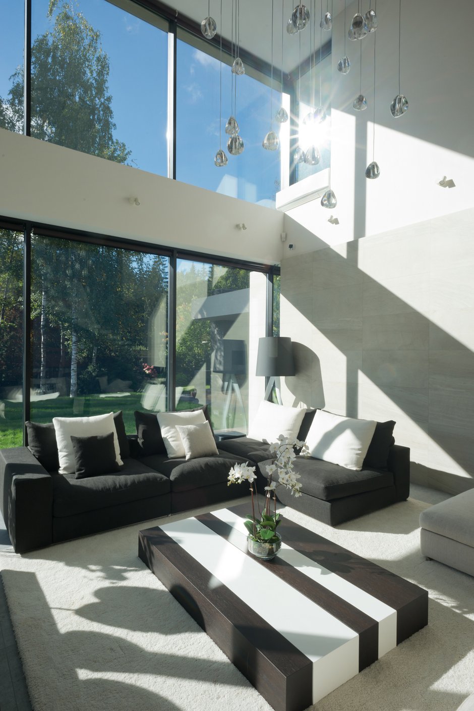 Фотография: Гостиная в стиле Минимализм, Современный, Дом, Подмосковье, Московская область, Монолитный дом, Александра Федорова, 4 и больше, Более 90 метров, Эксклюзивные проекты, Марфино – фото на INMYROOM