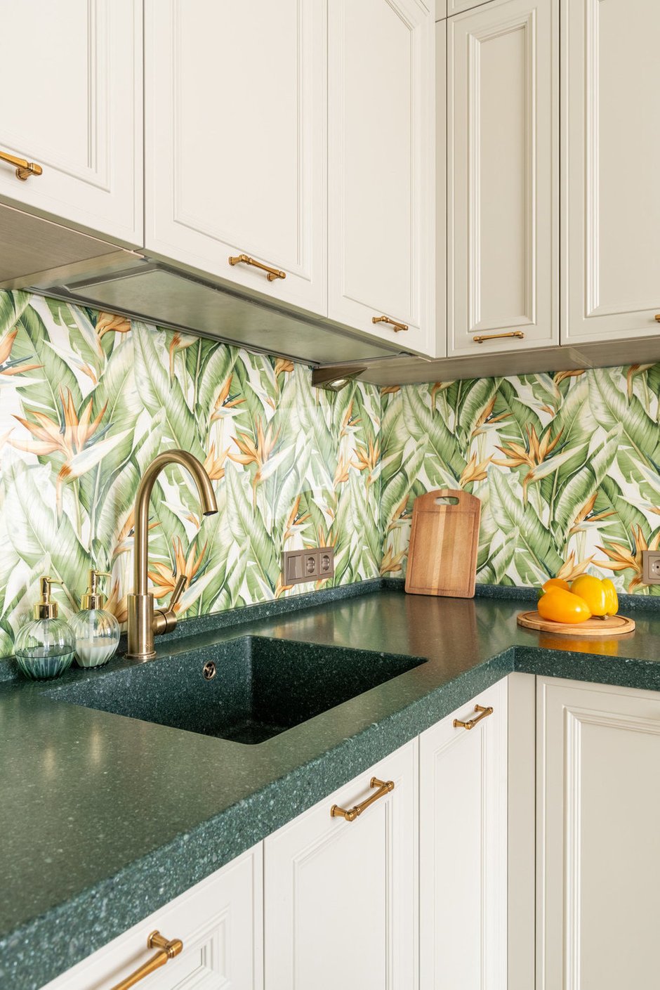 Фотография: Кухня и столовая в стиле Современный, Квартира, Проект недели, Новая Москва, 3 комнаты, Более 90 метров, Наталья Широкорад – фото на INMYROOM