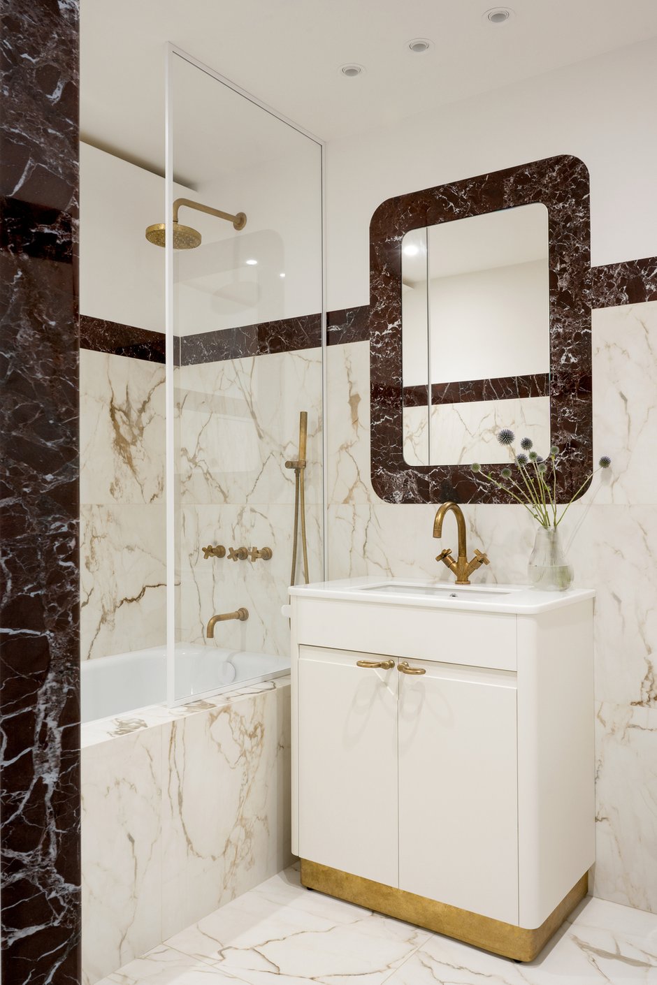 Фотография:  в стиле , Квартира, Проект дня, Москва, 3 комнаты, Более 90 метров, минимализм, современный, фото интерьера, дизайн интерьера фото, винтаж/ретро, Валерия Разумова – фото на INMYROOM