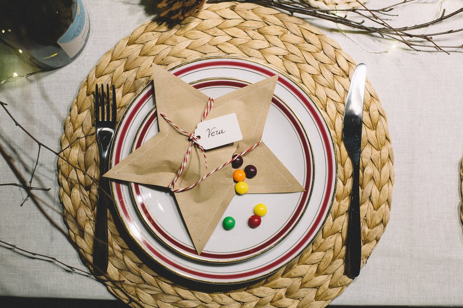 Фотография:  в стиле , DIY, идеи сервировки, новогодняя сервировка стола, праздничная сервировка стола – фото на INMYROOM