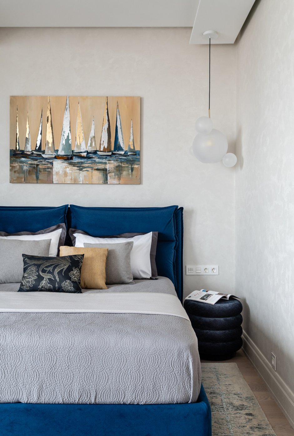 Фотография: Спальня в стиле Современный, Квартира, Проект недели, Москва, Ирина Васильева, 3 комнаты, Более 90 метров – фото на INMYROOM