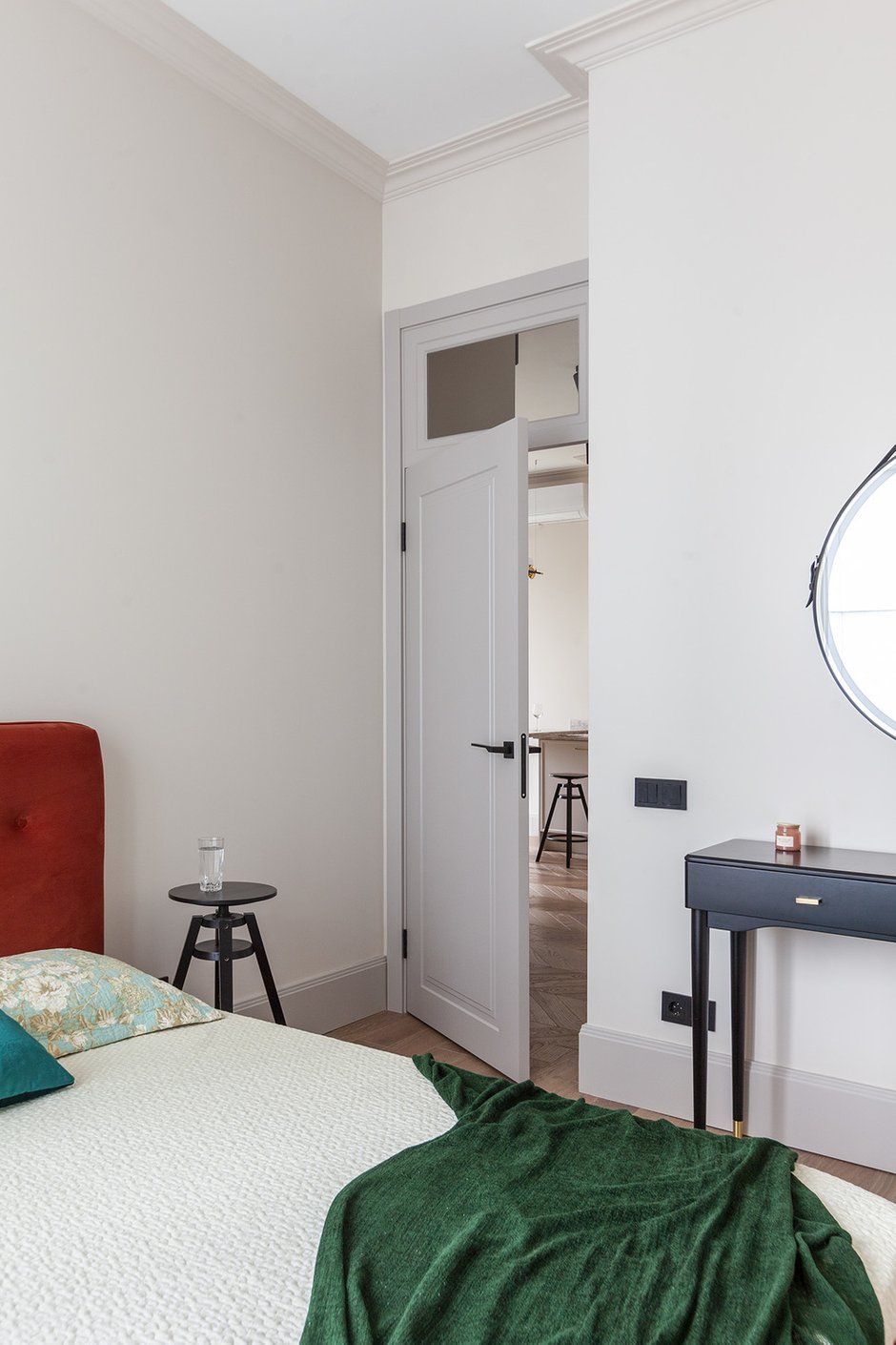 Фотография: Спальня в стиле Современный, Квартира, Проект недели, Москва, 4 и больше, 60-90 метров, Рада Кобук, Варя Шалито – фото на INMYROOM