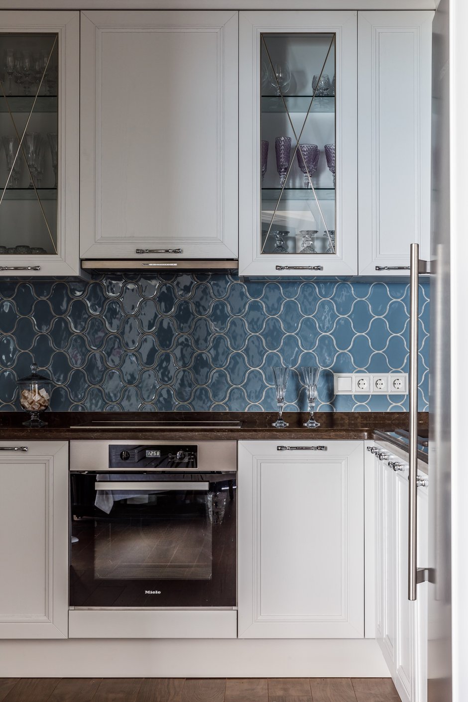 Фотография: Кухня и столовая в стиле Классический, Современный, Квартира, Проект дня, Сочи, Лидия Большакова, Монолитный дом, 4 и больше, Более 90 метров, Эксклюзивные проекты – фото на INMYROOM