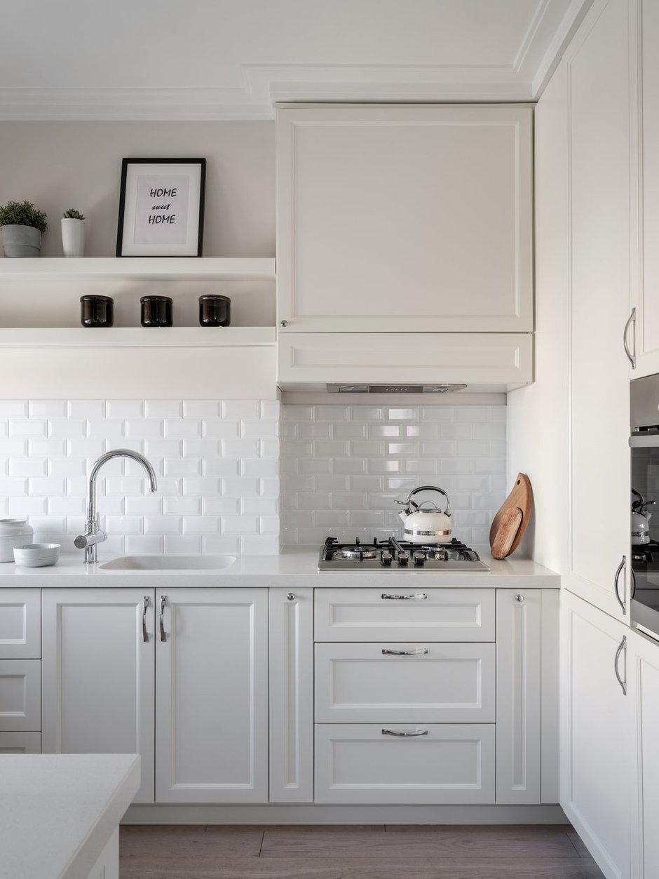 Фотография: Кухня и столовая в стиле Современный, Miele, Гид, Маргарета Шютте-Лихоцки, G7000, кто придумал кухню, франкфуртская кухня – фото на INMYROOM