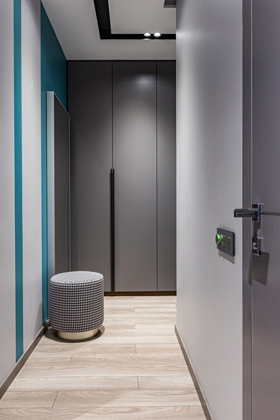 Фотография: Прихожая в стиле Современный, Квартира, Проект недели, Санкт-Петербург, 3 комнаты, 60-90 метров, Вероника Мартюшева – фото на INMYROOM