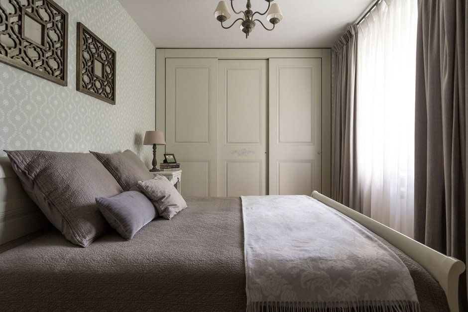Фотография: Спальня в стиле Прованс и Кантри, Квартира, Россия, Du Bout Du Monde, Restoration Hardware, Проект недели, Бежевый, SLV, SELVA, NOVAMOBILI, Finex, Новая Москва, Jacob Delafon, UltraWood, Bandini, Tonin Casa, как оформить трешку, Smeg, Татьяна Иванова, Margaroli, Ragno, Berliner Messing Lampen, Twyford, «Интерьерная лавка», Caprigo, Supergres, Beсkers, Bernazzoli, Corian, Garofoli, «Европрестиж», Merten, Busnelli, Veneta Sedie, дизайн трешки в панельном доме, дизайн трешки в доме серии П-68, П-68 – фото на INMYROOM