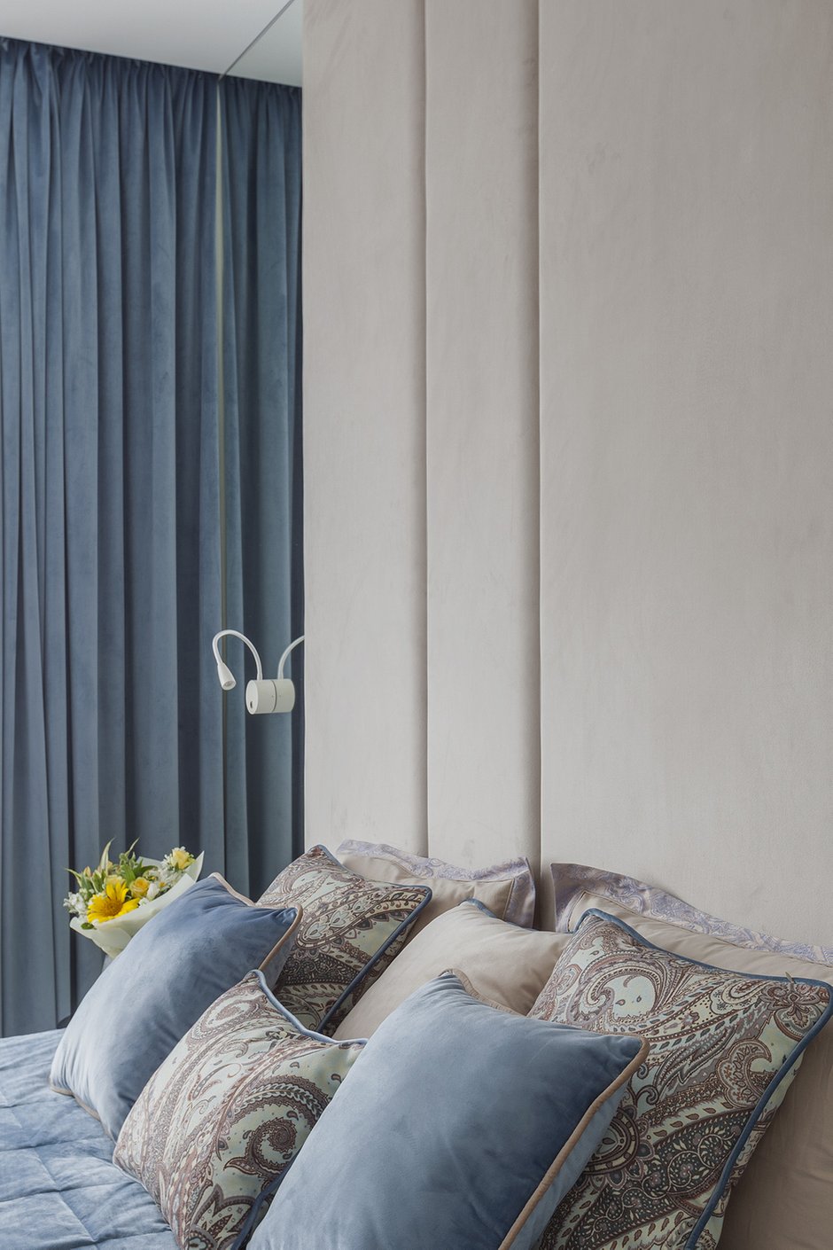 Фотография: Спальня в стиле Современный, Квартира, Проект недели, Москва, Монолитный дом, 4 и больше, Более 90 метров, Максим Новиньков, INMYROOM_ВИДЕО, INMYROOM TV – фото на INMYROOM