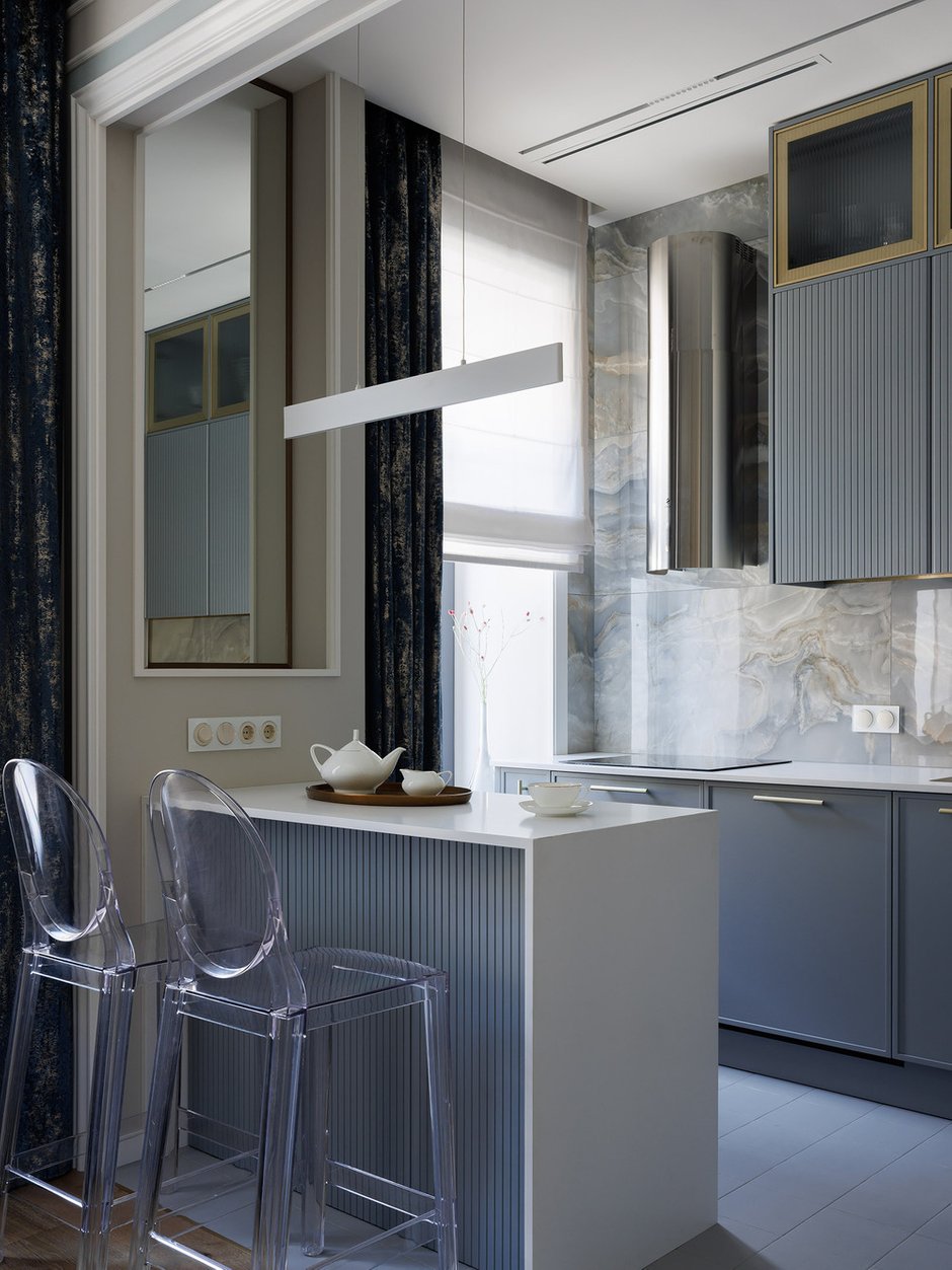 Фото: Кухня и столовая в стиле Классика, Модерн, Квартира, Проект дня, Санкт-Петербург, Кирпичный дом, Более 90 метров, модерн с элементами классики и роскоши, Наталья Шмидт – фото на INMYROOM