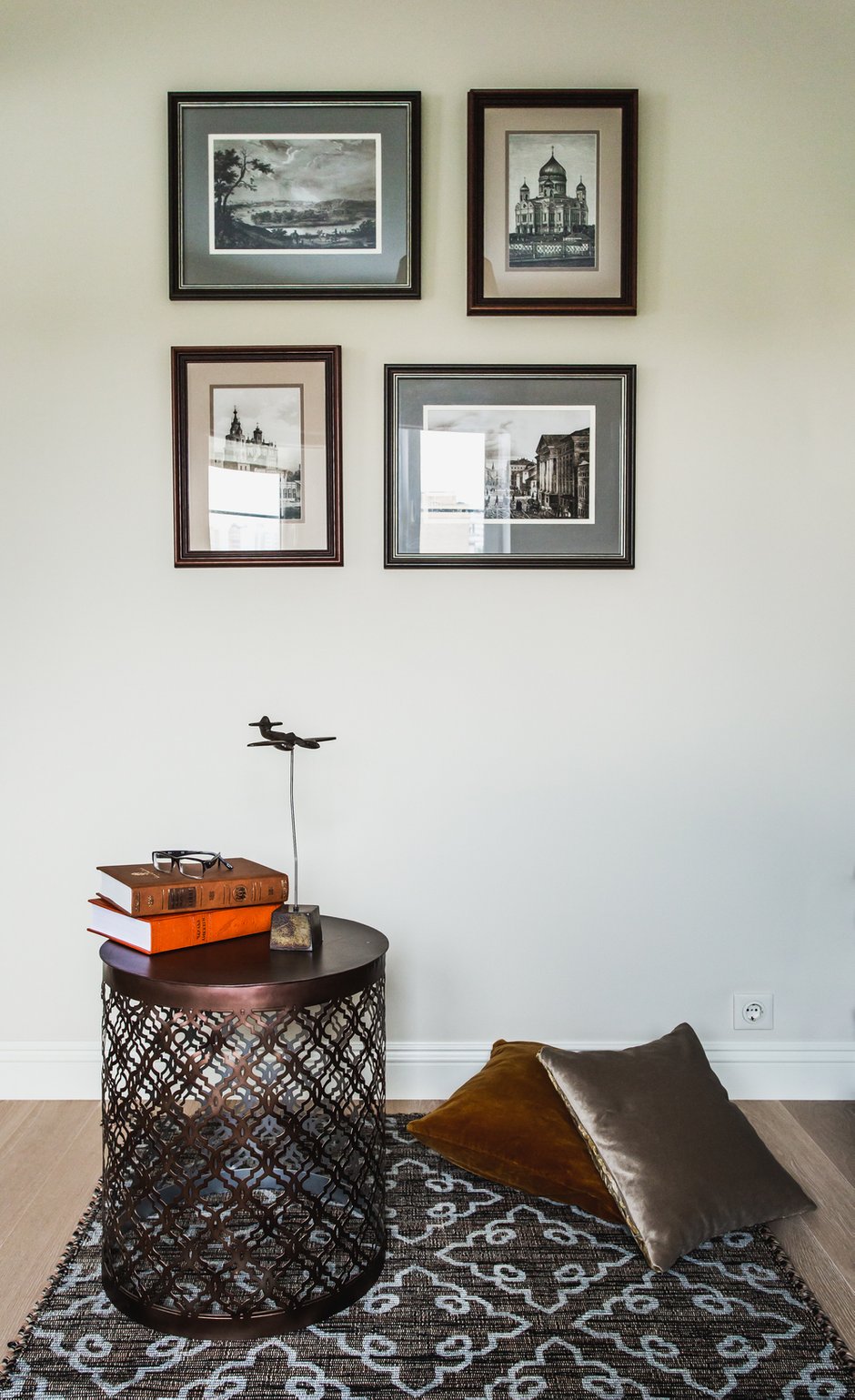 Фотография: Гостиная в стиле Прованс и Кантри, Современный, Эклектика, Квартира, Проект недели, Москва, Юрий Гришко, Монолитный дом, 4 и больше, Более 90 метров, INMYROOM_ВИДЕО, INMYROOM TV, Юлия Баршевская – фото на INMYROOM