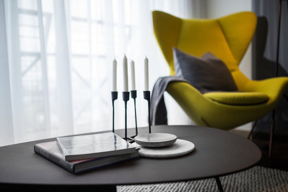 Фотография: Гостиная в стиле Современный, Квартира, Проект недели, Черный, Желтый, Серый, Голубой, Коричневый, Беларусь, Минск, 1 комната, 40-60 метров, Женя Лыкасова – фото на INMYROOM