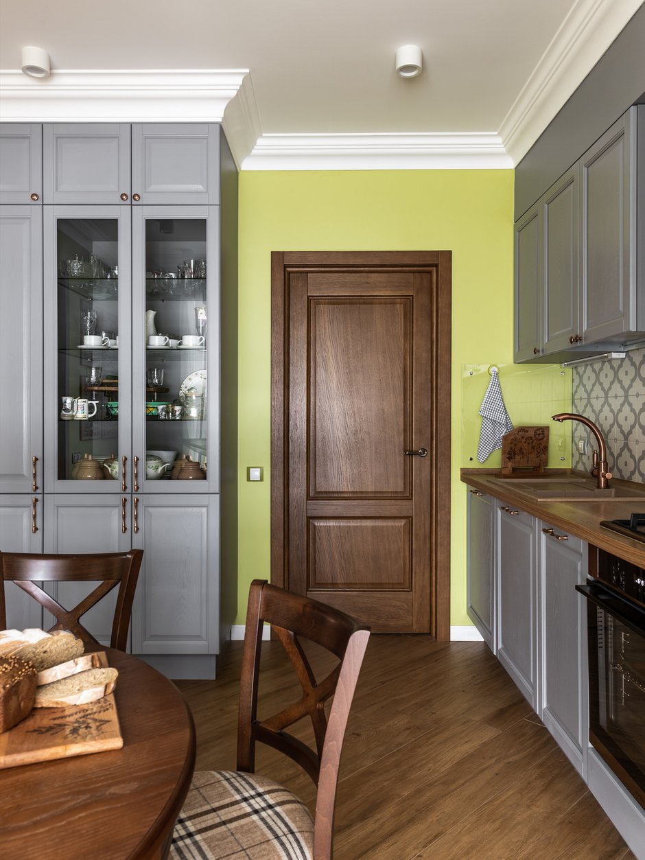 Фотография: Кухня и столовая в стиле Прованс и Кантри, Классический, Эклектика, Дом, Проект дня, Дом и дача, как обустроить загородный дом, дизайн двухэтажного дома, как оформить дом в классическом стиле, 4 и больше, Более 90 метров, Самарская область, Татьяна Киреева, ремонт в доме – фото на INMYROOM