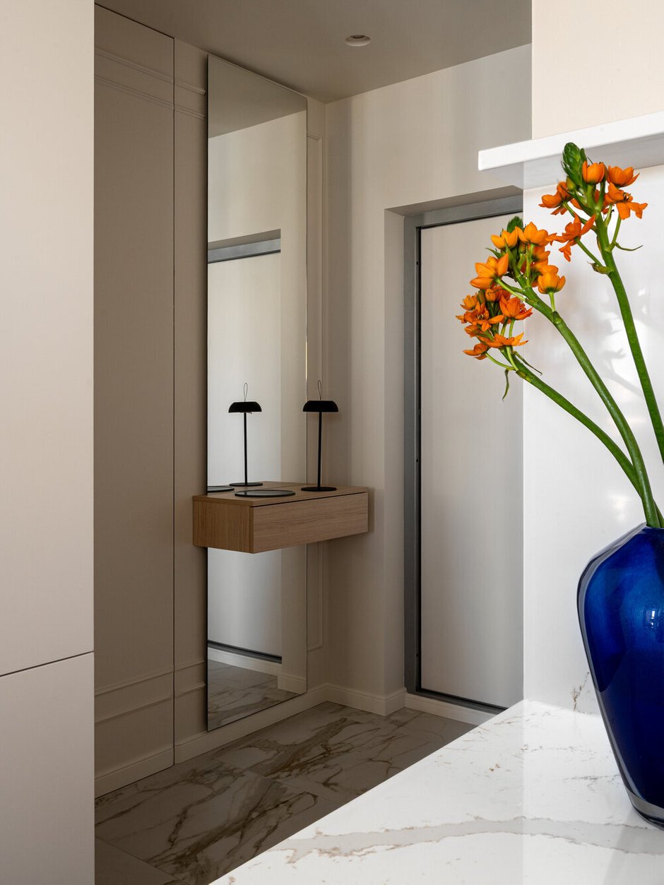 Фотография: в стиле , Прихожая, Квартира, Дом, Интерьер комнат, Интерьерный стиль, Дизайн интерьера, Советы, хранение в прихожей, узкая прихожая, дизайн маленькой прихожей, идеи обустройства прихожей, дизайн прихожей, эргономика прихожей, как оформить прихожую, как оформить маленькую прихожую, маленькая прихожая, удобная прихожая, маленька прихожая дизайн, идеи для маленькой прихожей, интерьер прихожей, система хранения в прихожей, организация пространства в прихожей – фото на INMYROOM