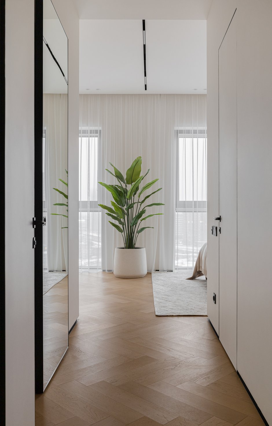 Фотография: Прихожая в стиле Современный, Квартира, Проект дня, Монолитный дом, 3 комнаты, Более 90 метров, Эксклюзивные проекты, Оксана Галактионова, минимализм с элементами современного дизайна – фото на INMYROOM