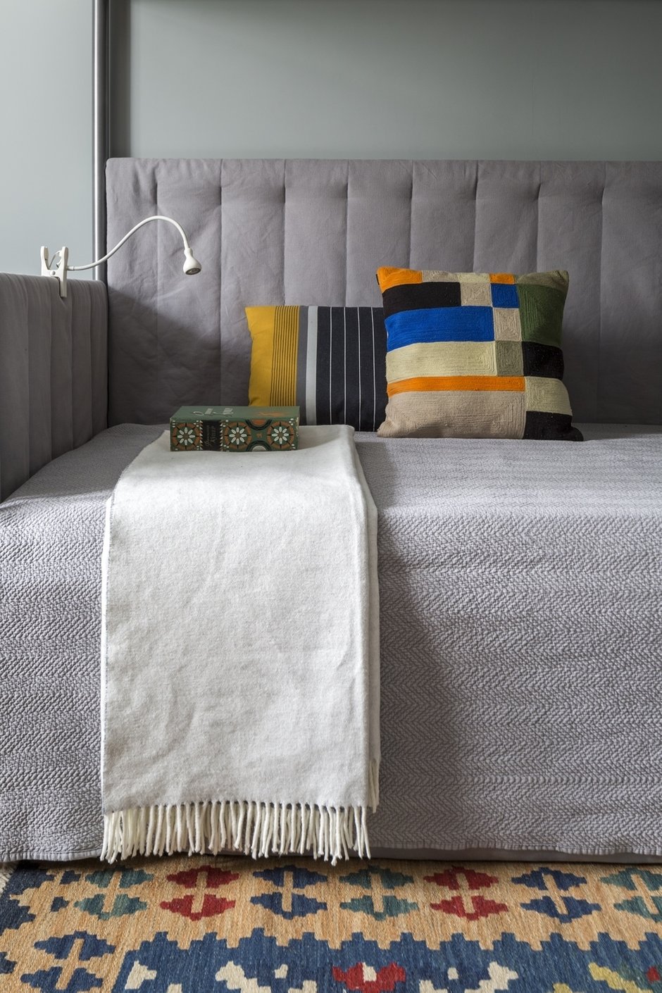 Фотография: Спальня в стиле Современный, Эклектика, Квартира, Проект недели, Москва, Елена Зуфарова, Сталинка, 2 комнаты, 40-60 метров – фото на INMYROOM