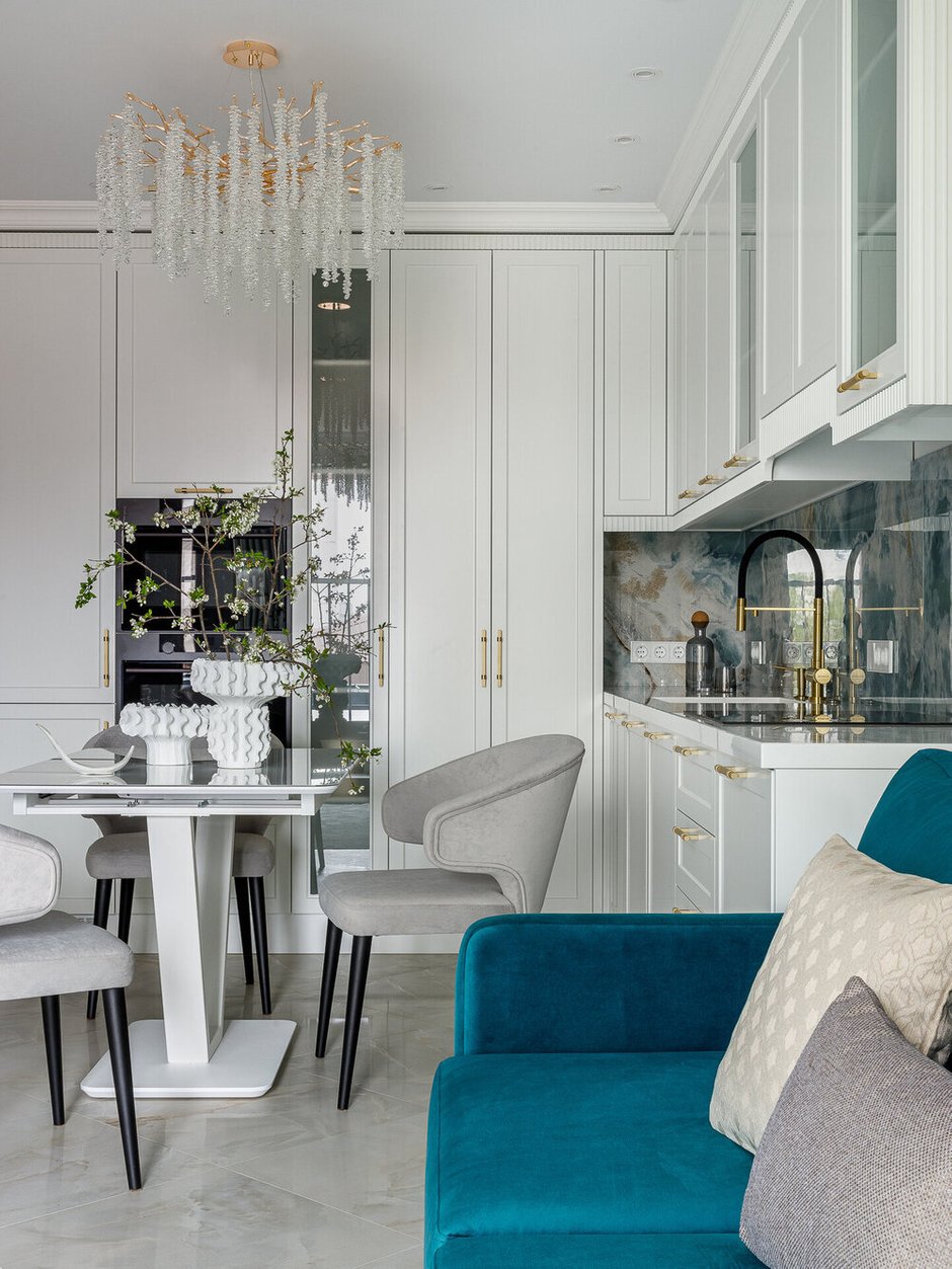 Фотография:  в стиле , Интерьер комнат, Интерьерный стиль, Дизайн интерьера, Советы, хранение вещей, система хранения в малогабаритке, кладовка в квартире, кладовая, Кладовка, уборка в кладовке, Как организовать хранение в кладовке, Зачем в СССР делали кладовки, Кладовки, кладовка или гардеробная – фото на INMYROOM