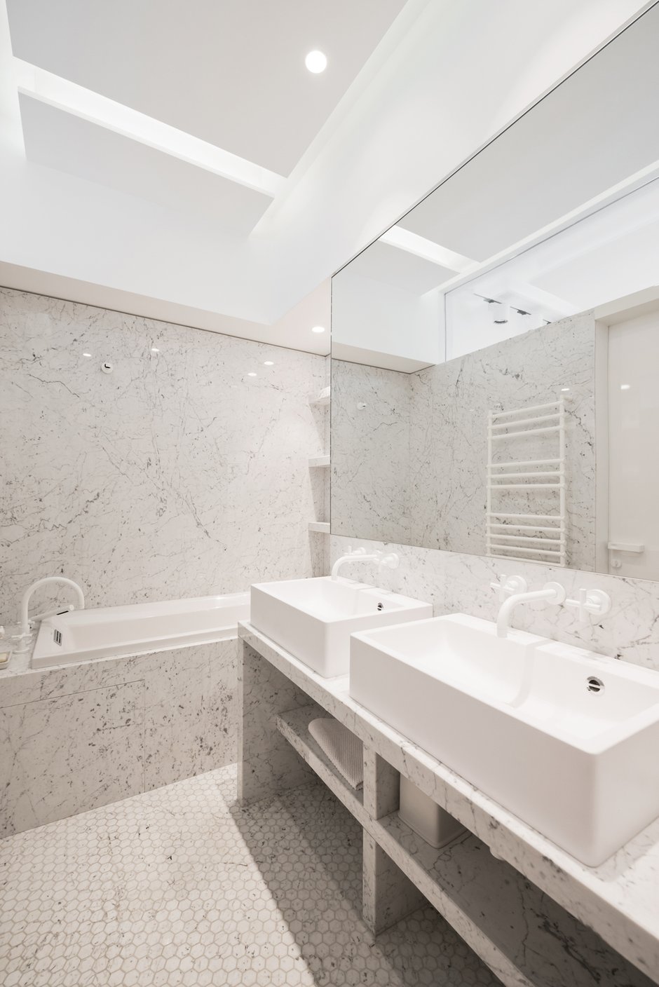 Фотография: Ванная в стиле Современный, Квартира, Проект недели, Москва, Сталинка, 2 комнаты, Более 90 метров, Павел Железнов, Татьяна Борисова, #эксклюзивныепроекты – фото на INMYROOM