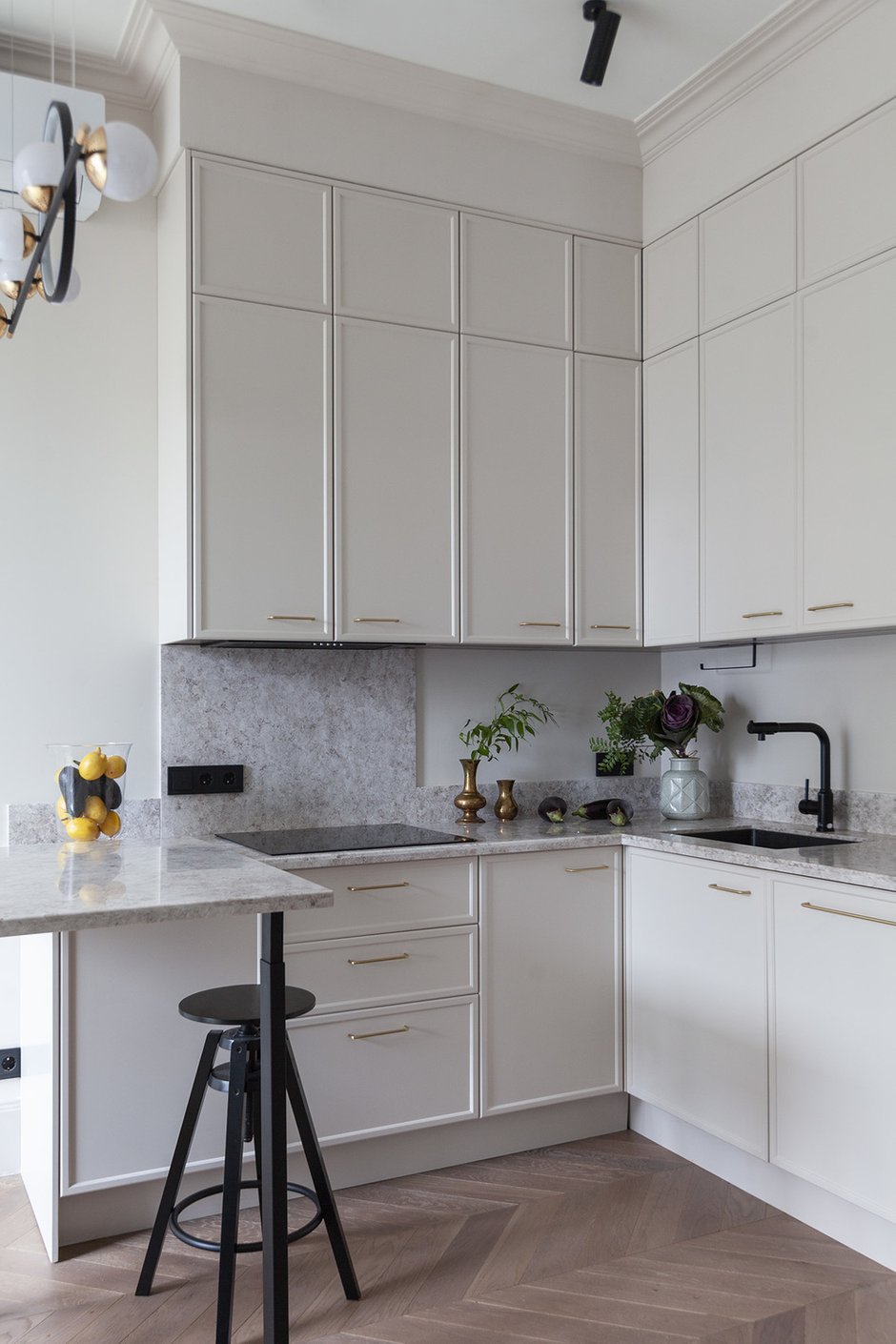 Фотография: Кухня и столовая в стиле Современный, Квартира, Проект недели, Москва, 4 и больше, 60-90 метров, Рада Кобук, Варя Шалито – фото на INMYROOM