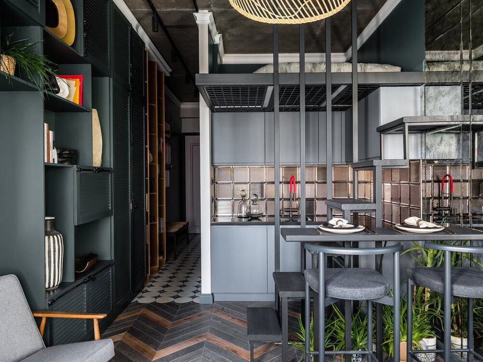 Фотография:  в стиле , Квартира, Интерьер комнат, Интерьерный стиль, Дизайн интерьера, Советы, как визуально увеличить высоту потолков, интерьер студии, как визуально увеличить площадь малогабаритки, планировка маленькой квартиры, квартира-студия, Как хранить вещи в маленькой квартире, маленькая квартира, дизайн студии, Как визуально поднять потолки, маленькая студия, как визуально увеличить площадь квартиры, обустройство студии, обустройство студии 25 кв, студия 25 кв, небольшая студия, интерьер маленькой квартиры – фото на INMYROOM