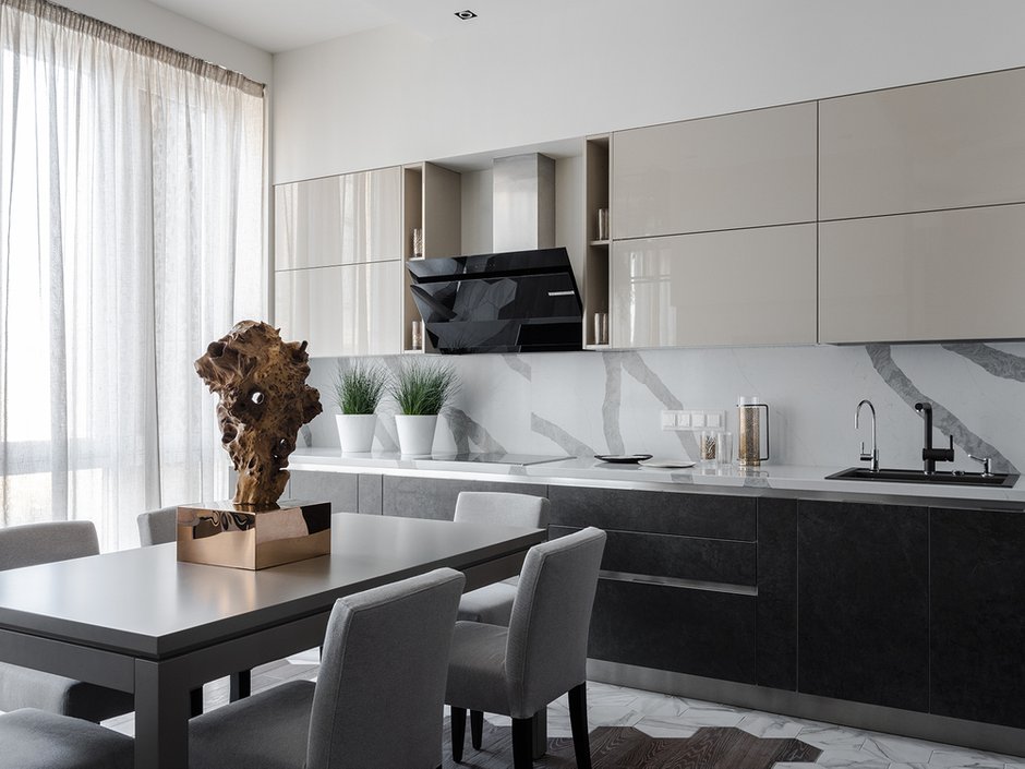 Фотография: Кухня и столовая в стиле Современный, Квартира, Проект недели, Москва, Варвара Зеленецкая, Монолитный дом, 4 и больше, Более 90 метров – фото на INMYROOM