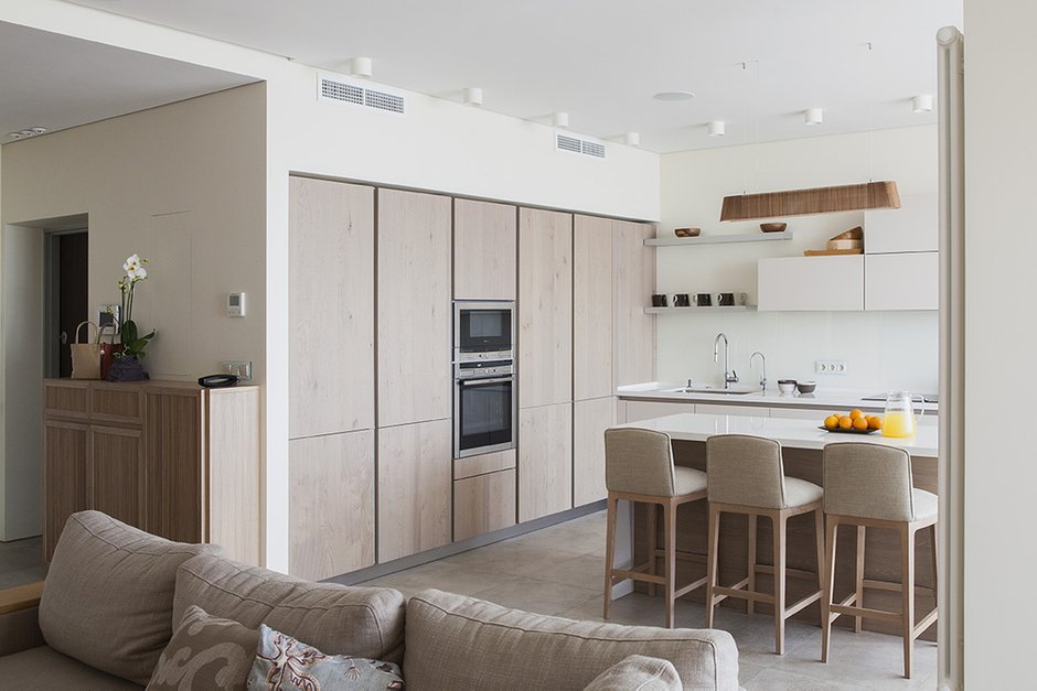 Фотография: Кухня и столовая в стиле Восточный, Минимализм, Квартира, Проект недели, Москва, Эко, новостройка, Ариана Ахмад, Татьяна Карякина, Монолитный дом, 4 и больше, Более 90 метров – фото на INMYROOM