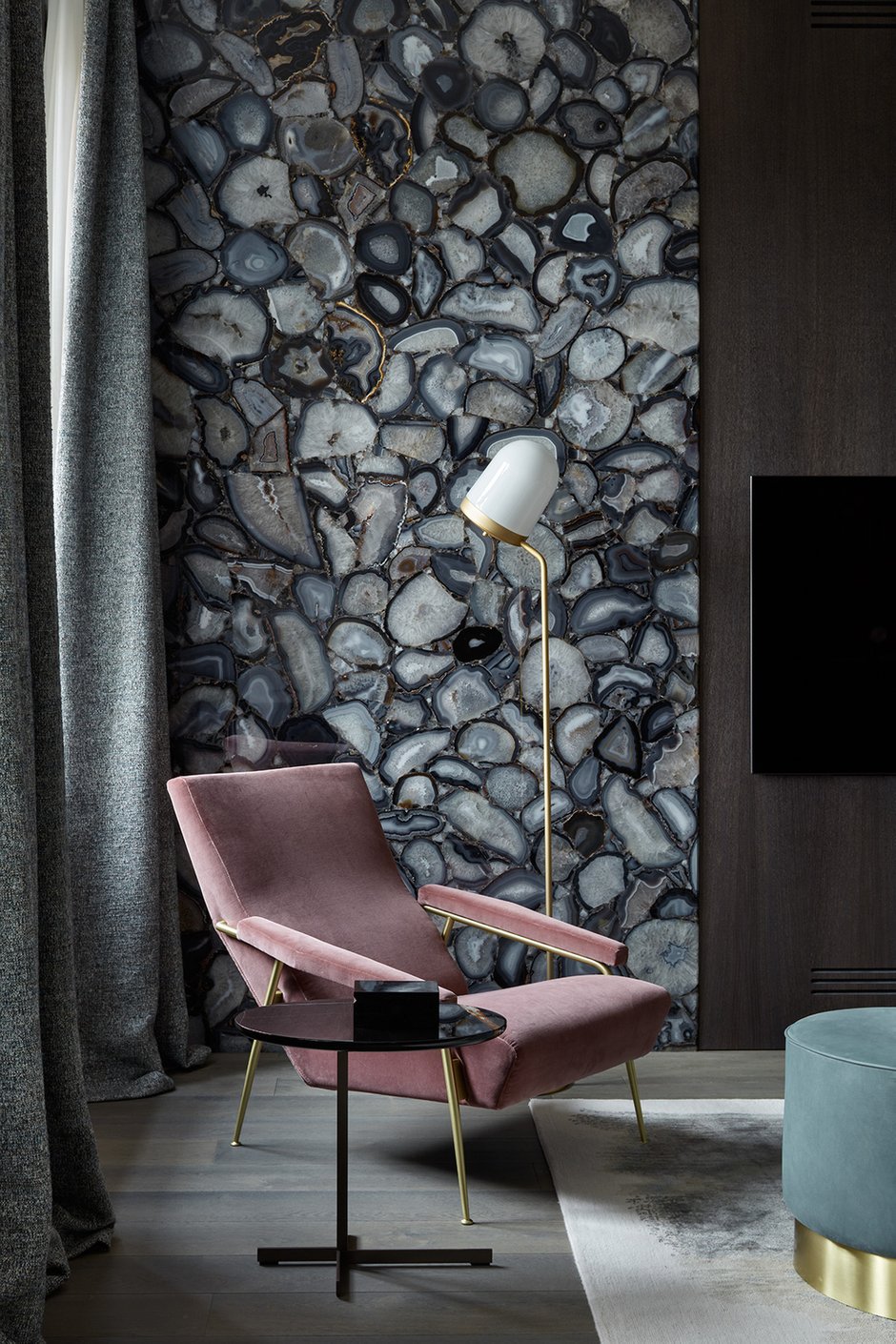 Фотография: Гостиная в стиле Современный, Квартира, Проект недели, Москва, Ариана Ахмад, 4 и больше, Более 90 метров, Монолитно-кирпичный, #эксклюзивныепроекты – фото на INMYROOM