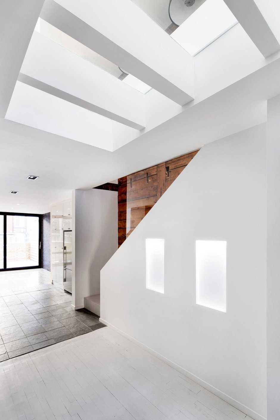 Фотография: Прихожая в стиле Лофт, Дом, Дома и квартиры, напольное покрытие – фото на INMYROOM