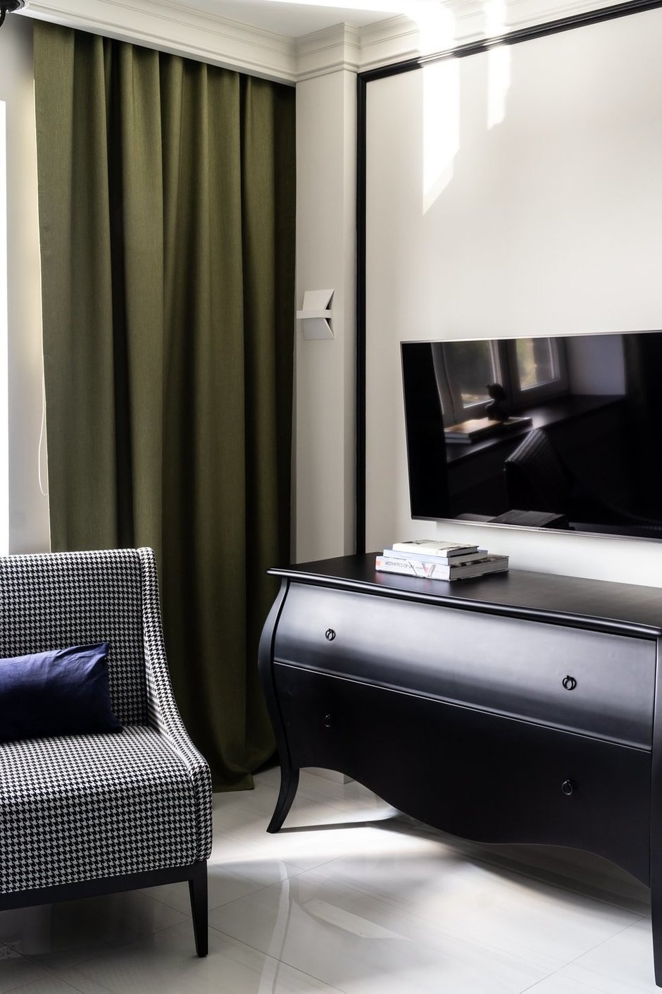 Фотография: Гостиная в стиле Классический, Современный, Квартира, Белый, Проект дня, Москва, Бежевый, 3 комнаты, Более 90 метров, Кристина Изотова – фото на INMYROOM