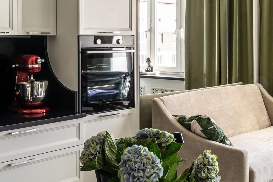 Фотография: Кухня и столовая в стиле Классический, Современный, Квартира, Белый, Проект дня, Москва, Бежевый, 3 комнаты, Более 90 метров, Кристина Изотова – фото на INMYROOM