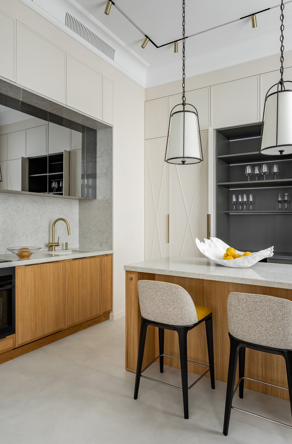Фотография: Кухня и столовая в стиле Современный, Квартира, Проект дня, Москва, 4 и больше, Более 90 метров, Виктория Колесникова – фото на INMYROOM