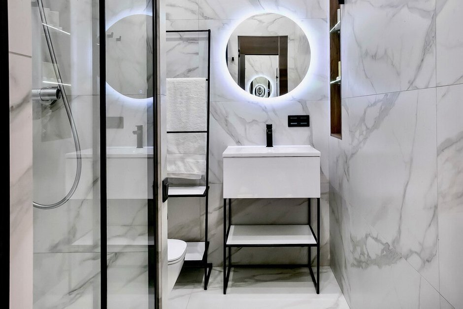 Фотография:  в стиле , Переделка, маленький санузел, интерьер санузла, как оформить санузел, как оформить маленький санузел, дизайн маленького санузла, дизайн совместного санузла, совместный санузел, ремонт санузла, типовой санузел, Виталий Мясников, переделка санузла, переделка типовой квартиры – фото на INMYROOM