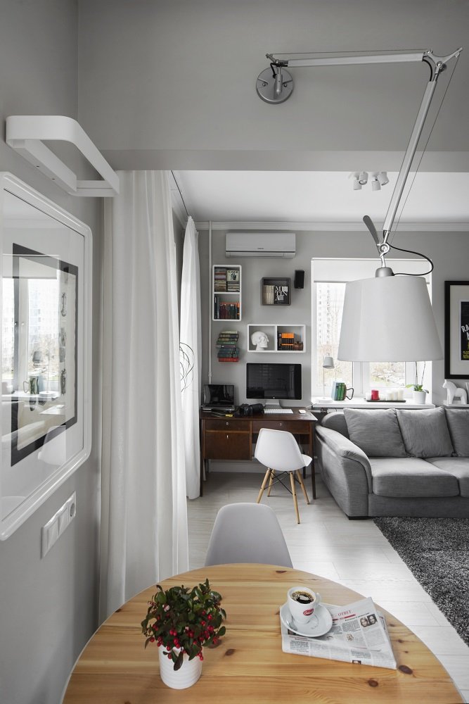 Фотография:  в стиле , Кухня и столовая, Скандинавский, Eames, Белый, Проект недели, Москва, Бежевый, Серый, ИКЕА, Tikkurila, маленькая кухня, плитка кабанчик, как объеденить кухню с гостиной, идеи планировки маленькой кухни, кухня в хрущевке, как обустроить кухню в хрущевке, малометражная кухня, кухня площадью 6 квадратных метров, планировка маленькой кухни, планировка узкой кухни в хрущевке, кухня-гостиная дизайн, интерьер кухни, кухня-гостиная в типовой квартире, Максим Тихонов, m2project, kuhnya-8-kv-metrov, Хрущевка – фото на INMYROOM
