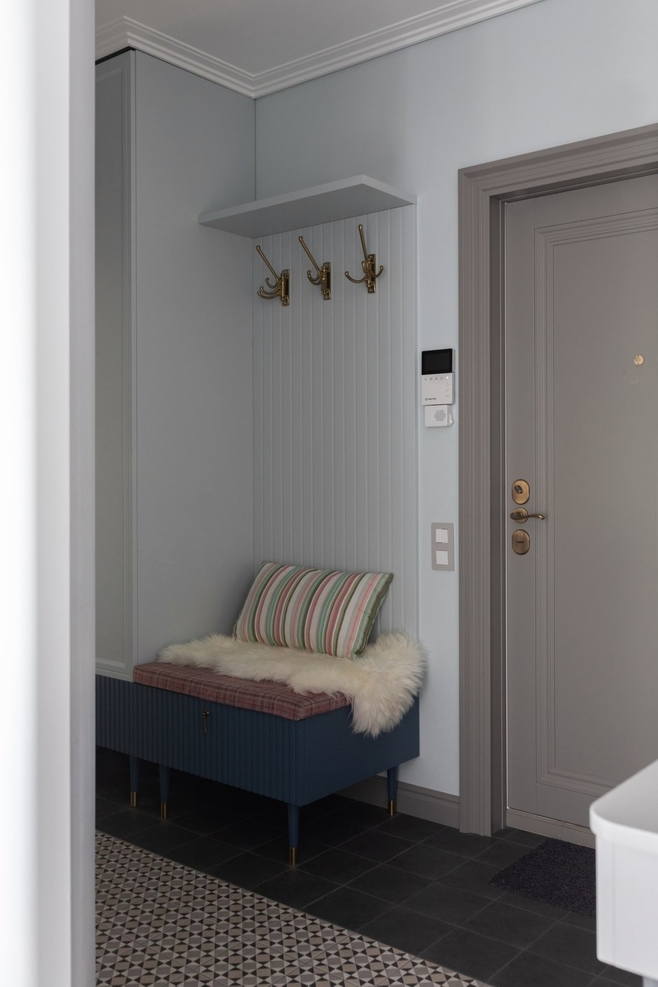 Фотография: Прихожая в стиле Современный, Квартира, Проект недели, Санкт-Петербург, 4 и больше, Более 90 метров, Маргарита Леоро – фото на INMYROOM