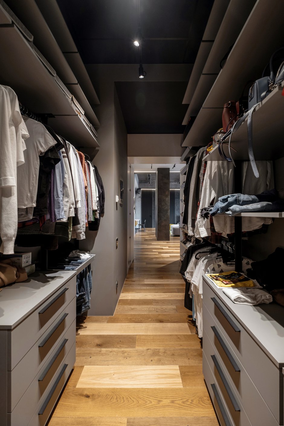 Фотография: Гардеробная в стиле Минимализм, Лофт, Квартира, Проект недели, Москва, 3 комнаты, Более 90 метров – фото на INMYROOM
