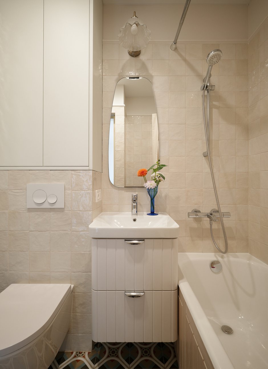 Фотография: Ванная в стиле Скандинавский, Современный, Малогабаритная квартира, Квартира, Проект дня, Москва, Хамовники, Хрущевка, 2 комнаты, 40-60 метров, Анастасия Заркуа – фото на INMYROOM