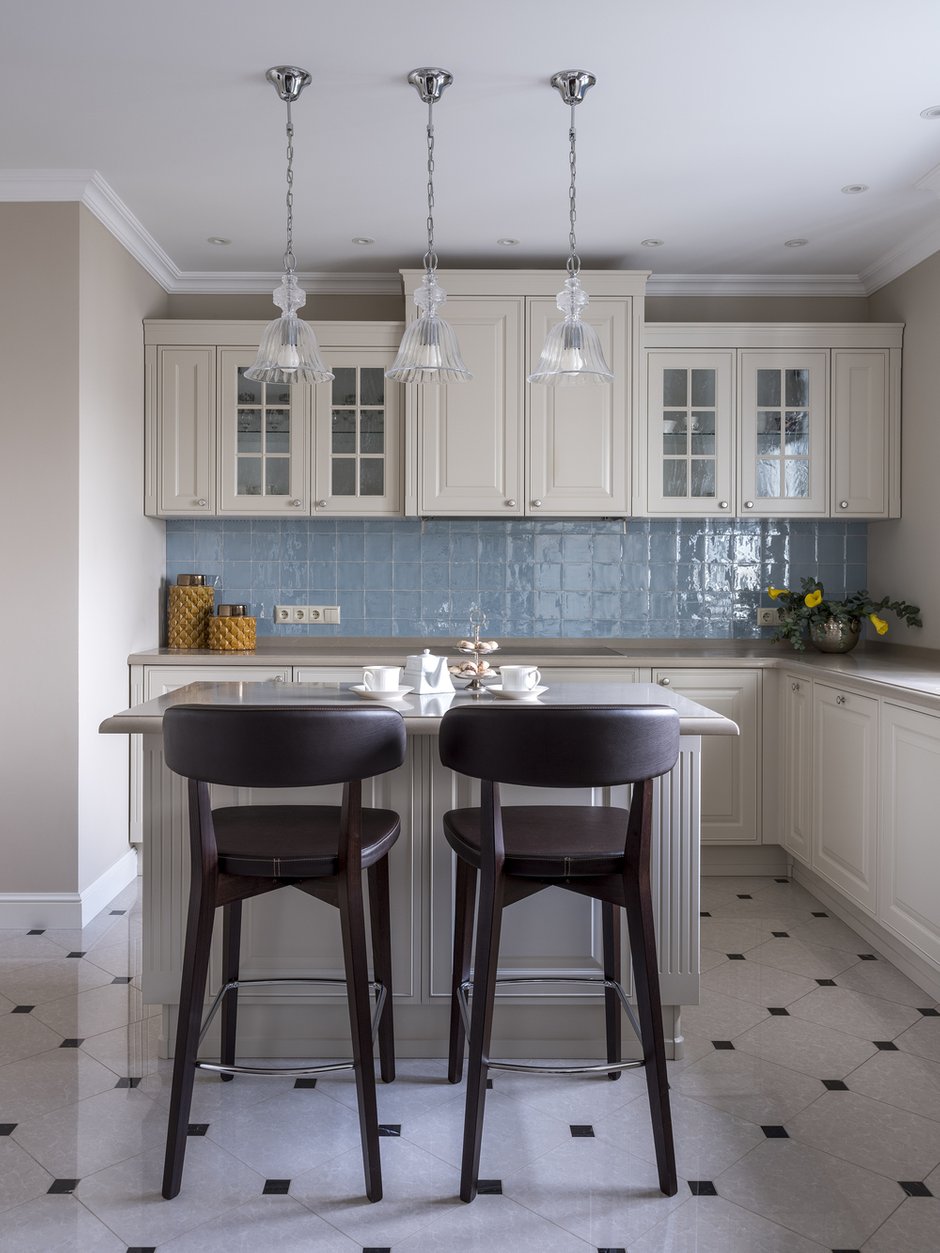 Фотография: Кухня и столовая в стиле Классический, Современный, Квартира, Проект недели, Москва, Лидия Большакова, 4 и больше, Более 90 метров – фото на INMYROOM