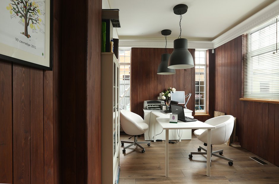 Фотография:  в стиле , Дом, Россия, Artemide, Vitra, IKEA, Проект недели, Ideal Lux, Hansgrohe, Tikkurila, Quickstep, Bosсh, Boras Tapeter, Бурцево, Sharp, Parador, Stroeher, Анна Жемерева, П-образная кухня – фото на INMYROOM