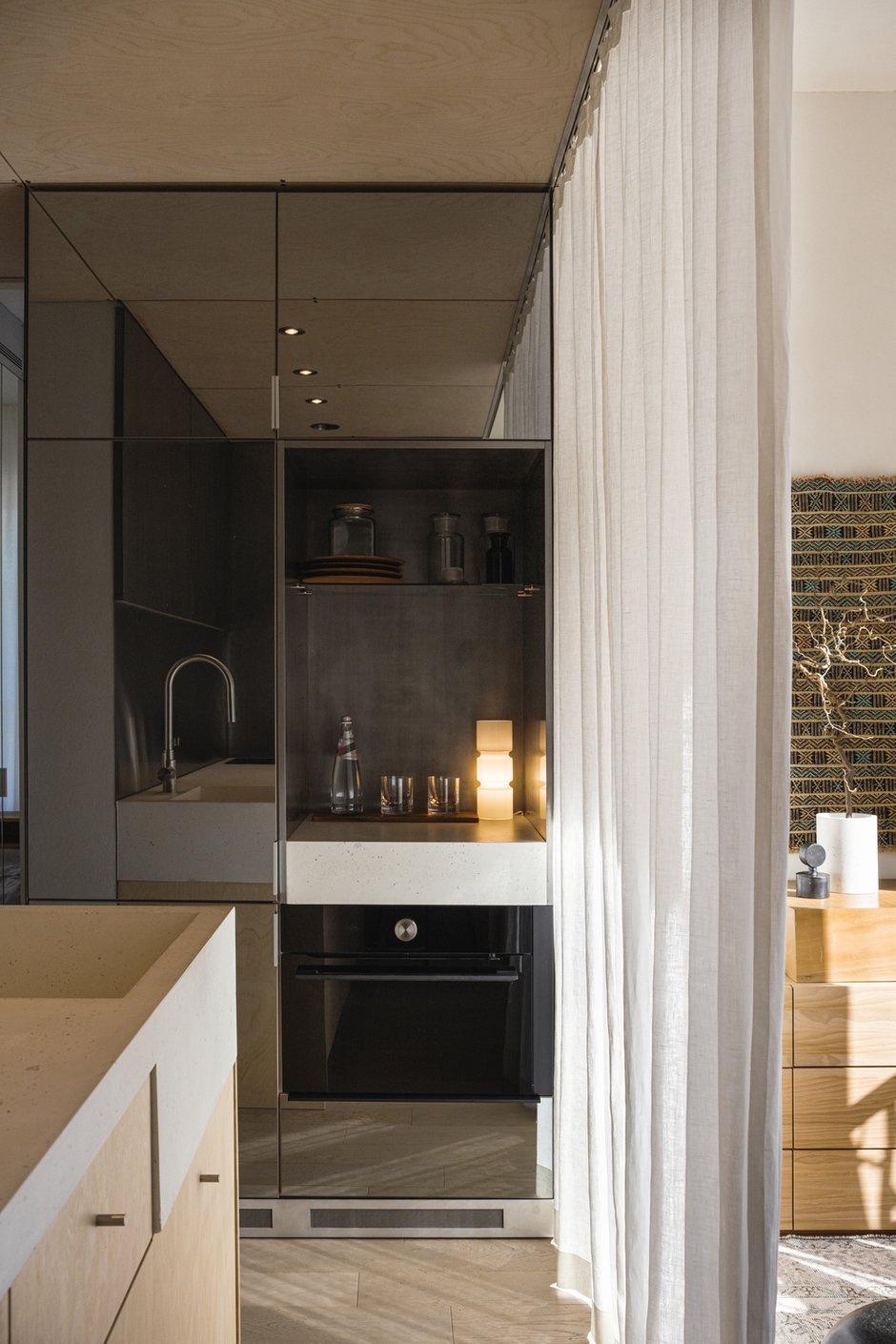 Фотография: в стиле , Квартира, Проект дня, Екатеринбург, 2 комнаты, 40-60 метров, современный с элементами минимализма и хай-тек – фото на INMYROOM