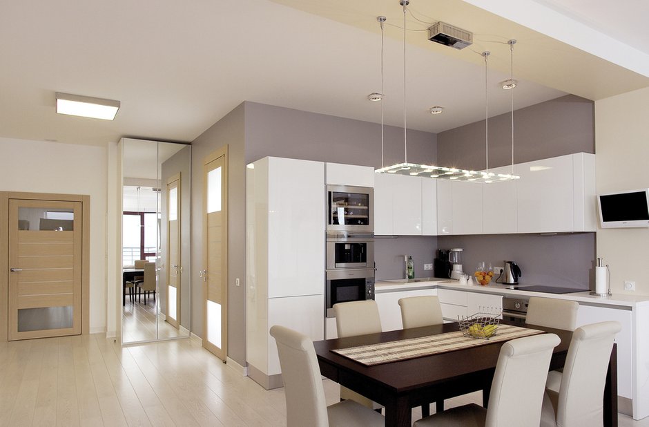 Фотография: Кухня и столовая в стиле Современный, Квартира, Цвет в интерьере, Дома и квартиры, Белый, Минимализм – фото на INMYROOM